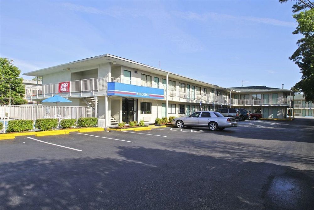West Ashley Inn Charleston Exterior photo